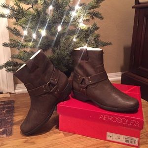 Aerosoles Brand New - short brown boots size 7